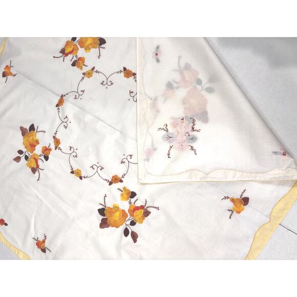 Vintage Square Appliqué & Embroidery Tablecloth Yellow Applied Flowers 40x40 - Picture 8 of 9